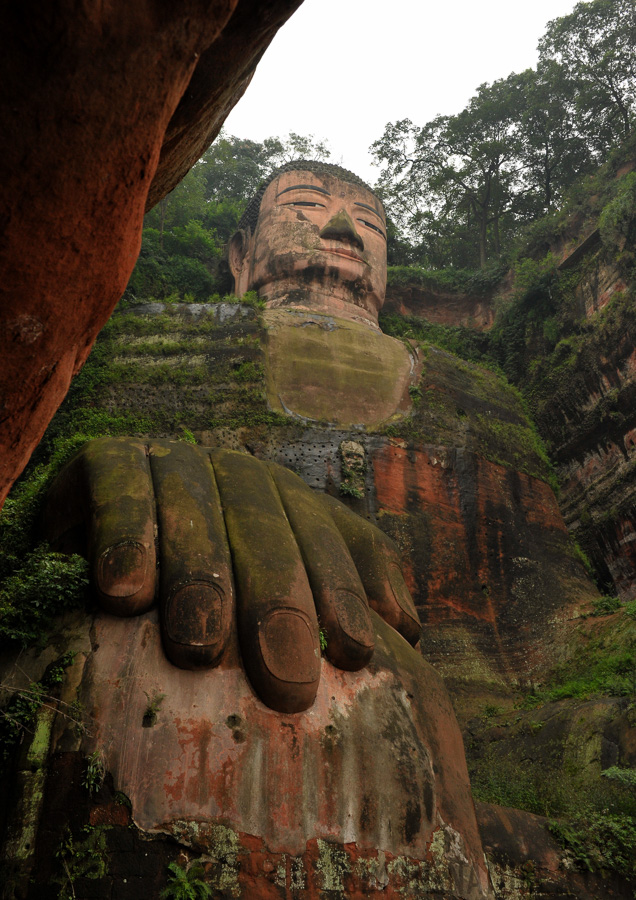 Giant Buddha [36 mm, 1/125 sec at f / 11, ISO 1600]